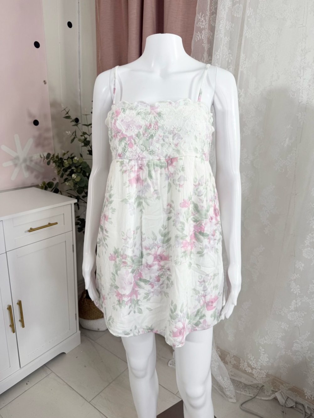 Hollister White Floral Lace-Trim dress romper Top with sequins and shorts Bin#1